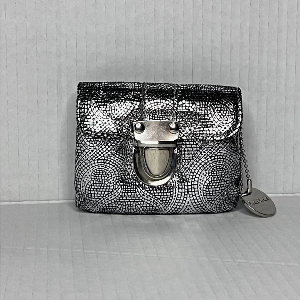 Lulu’s Metallic Wallet - Picture 3 of 13